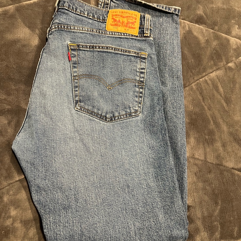 Like new mens Levi’s 505 relaxed fit jeans